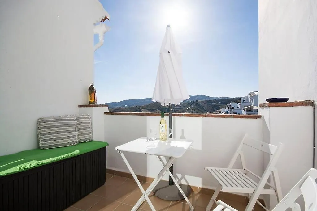 Apartamento 33, Frigiliana Spacious Family Apartment With Large Pool In The Town Center Hansonholiday Rentals Испания