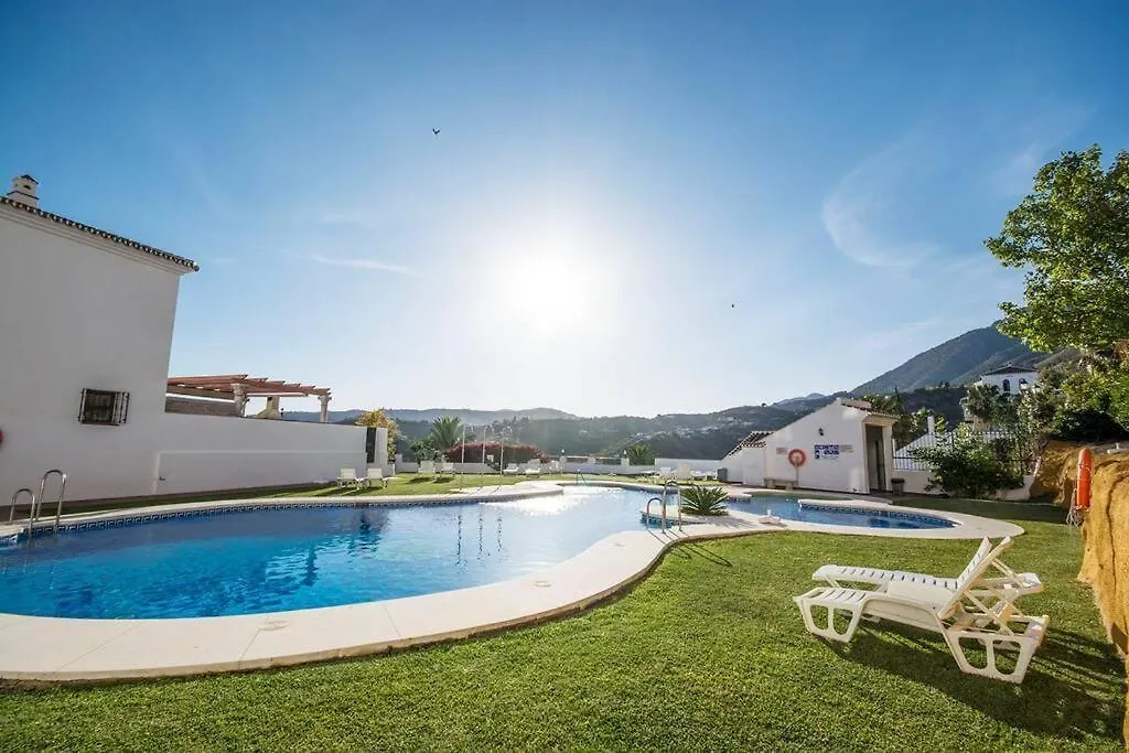 Apartamento 33, Frigiliana Spacious Family Apartment With Large Pool In The Town Center Hansonholiday Rentals 0*,