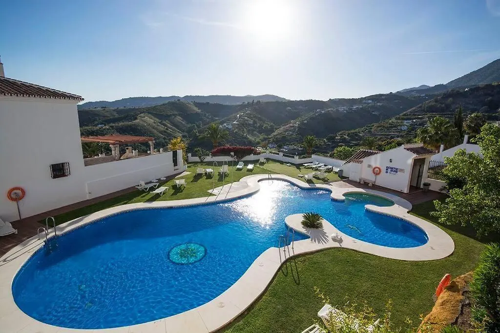 Apartamento 33, Frigiliana Spacious Family Apartment With Large Pool In The Town Center Hansonholiday Rentals